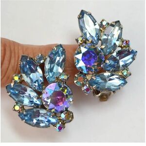 Weiss vintage blue AB rhinestone silver clip on earrings